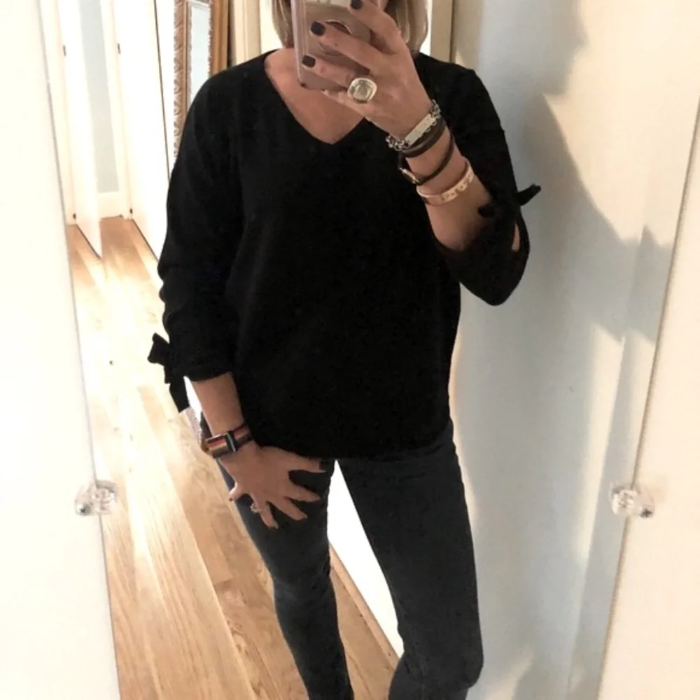 Hemisphere Black V-neck Cashmere Sweater - Picture 1 of 9